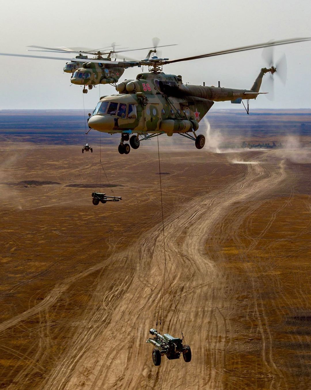 1080x1351, 425 Kb / Вертолёт, гаубица, ми-8