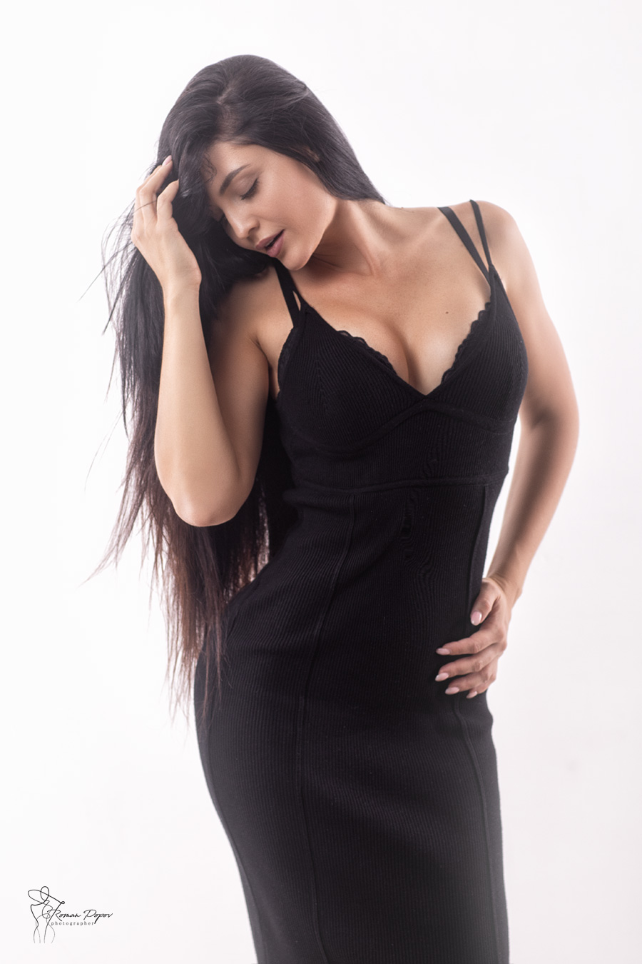 900x1350, 183 Kb / женщина, черное, платье, брюнетка