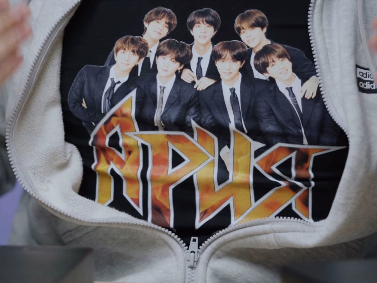 1280x960, 146 Kb / футболка, ария, корейцы, адидас