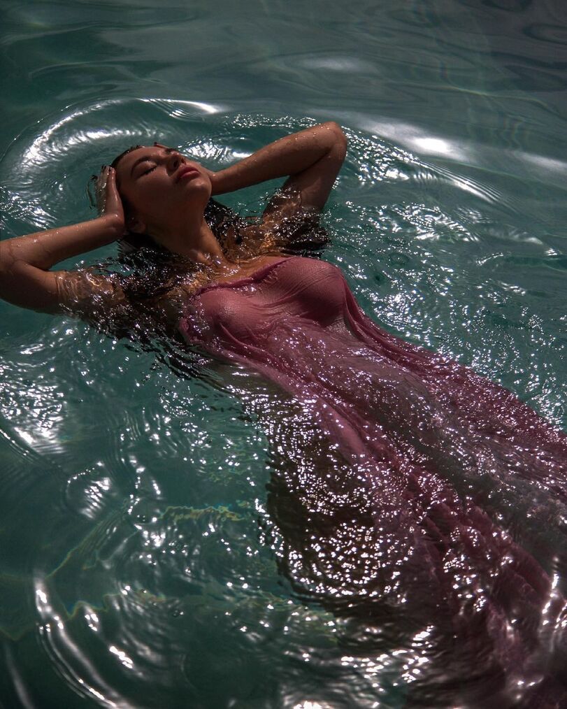 811x1014, 169 Kb / сиськи, вода, ткань, мокрая, Victoria Baeva, виктория баева