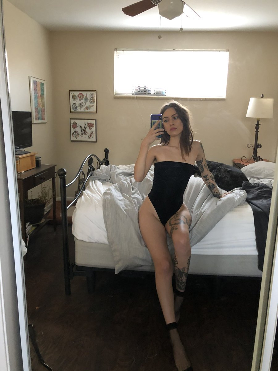 900x1200, 127 Kb / тату, кровать, ноги, боди