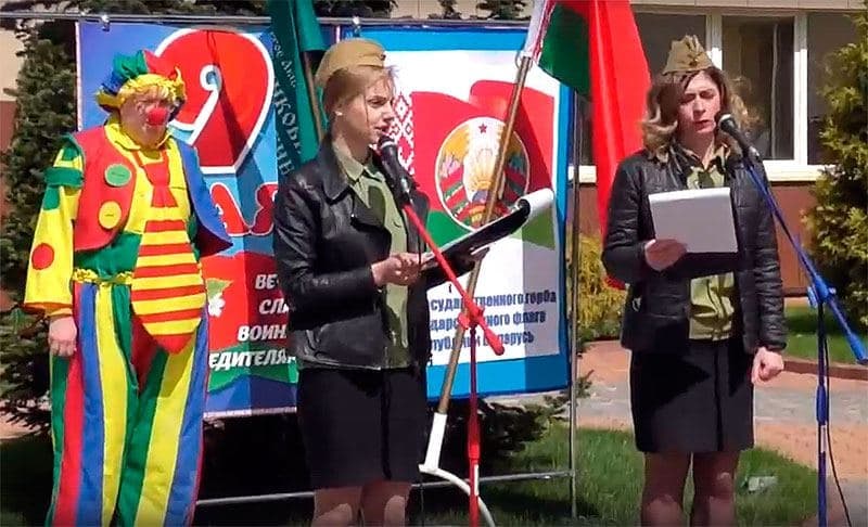 800x486, 95 Kb / клоун, пилотка, микрофон