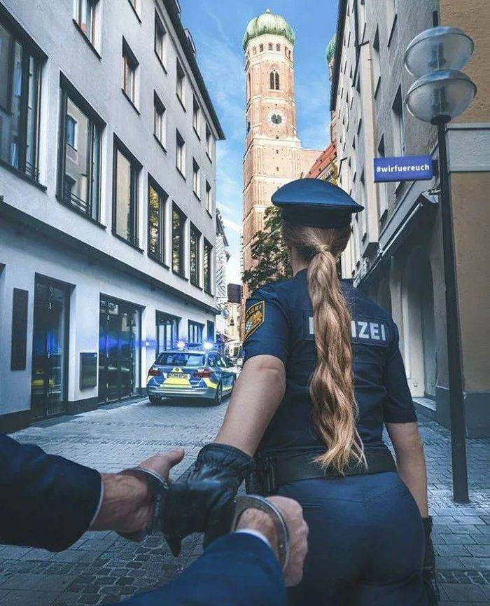 700x865, 128 Kb / Полиция, наручники, иди за мной, Мюнхен