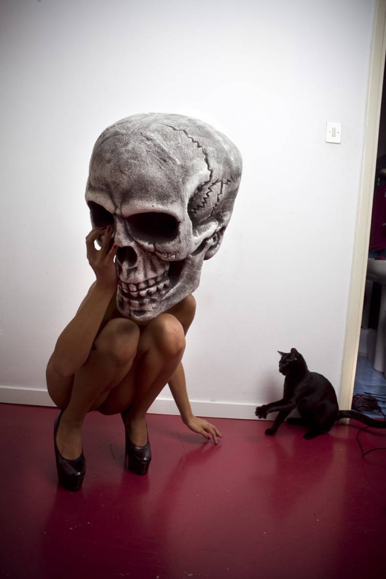 790x1186, 56 Kb / череп, туфли, кошка