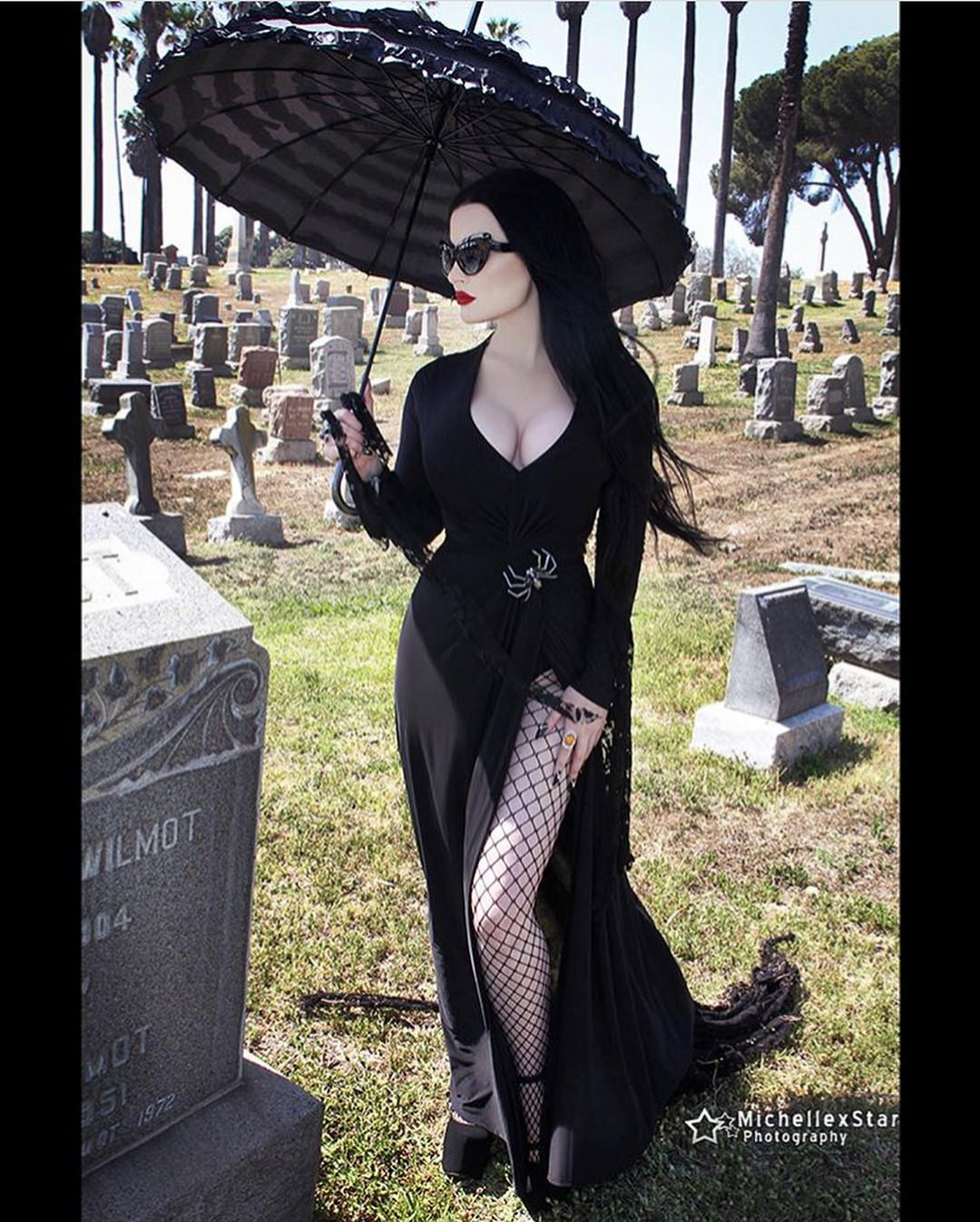 1080x1347, 309 Kb / платье, черный, зонт, похороны, кладбище, секреты, Harper Leigh