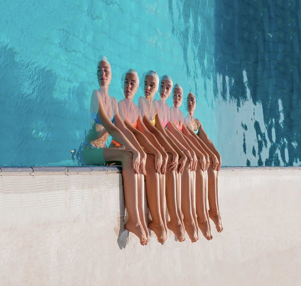 1200x1139, 297 Kb / бассейн, синхронное плавание, шапочки, тень