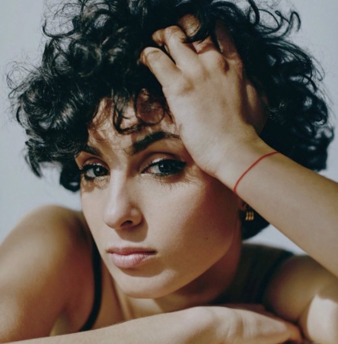 1177x1200, 150 Kb / брюнетка, кучерявая, Барбара Прави