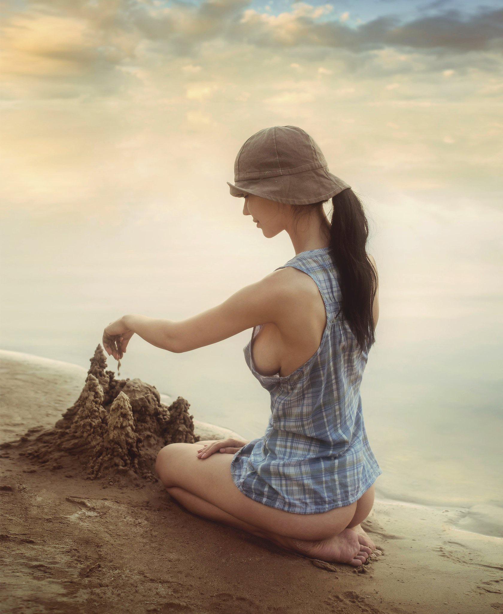 1680x2048, 294 Kb / женщина, жилетка, майка, панама, песок, небо, David Dubnitskiy, Давид Дубницкий, Ирена Ортега