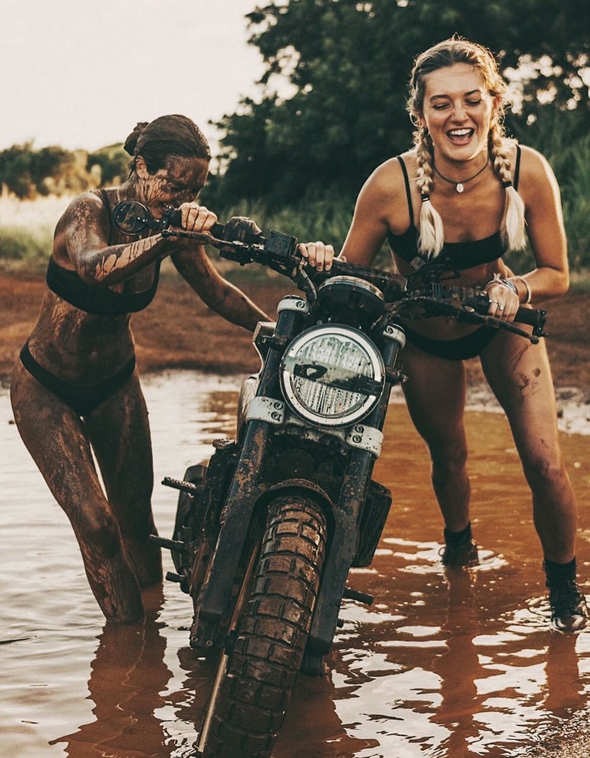 1194x1533, 419 Kb / грязь, лужа, мотоцикл