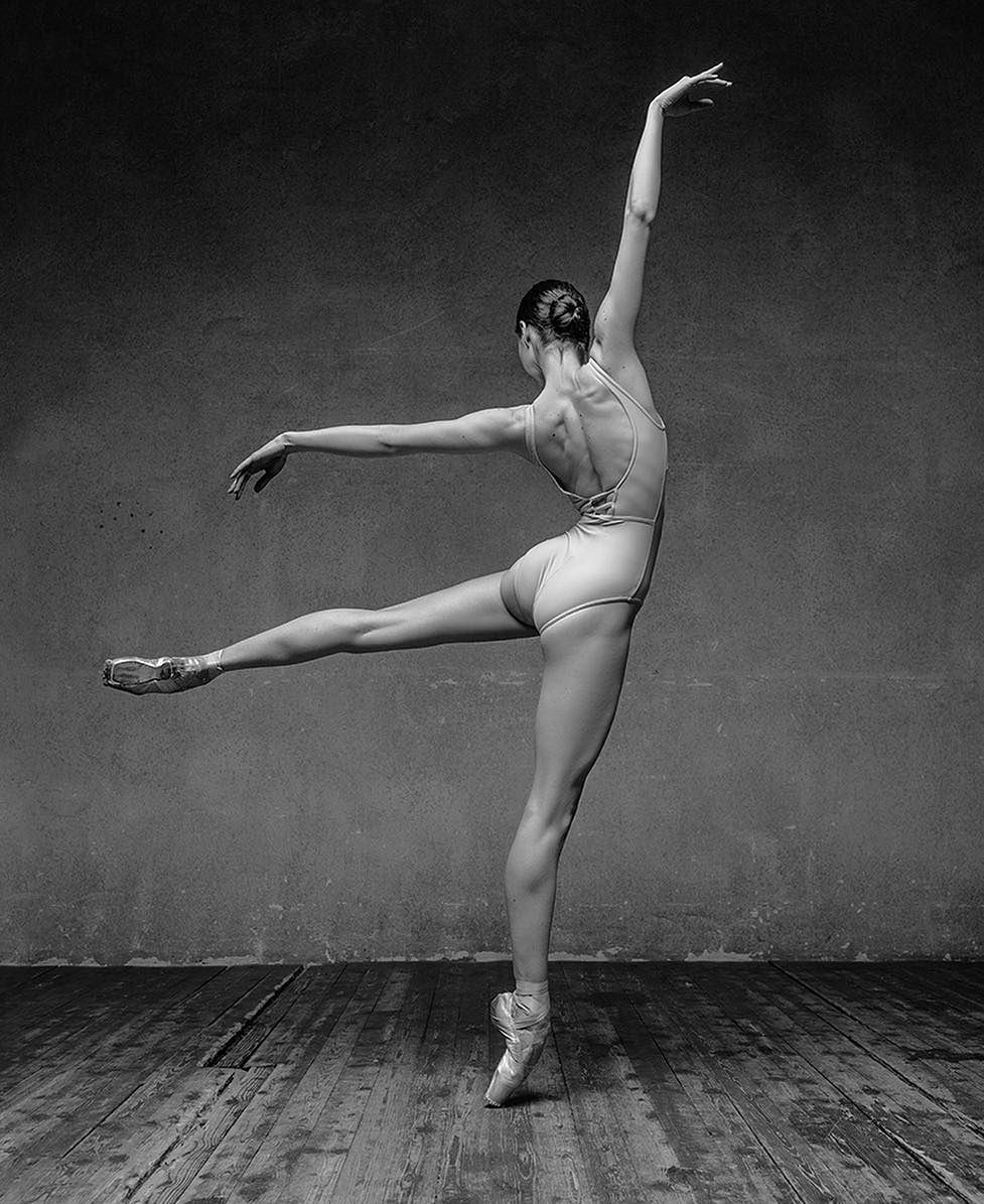 977x1195, 169 Kb / балерина, боди, пуанты, ч/б