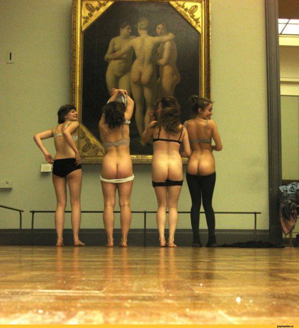 1180x1294, 570 Kb / грации, лувр