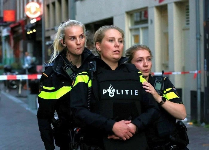 700x505, 85 Kb / Нидерланды, полиция, Трус, Балбес, Бывалый
