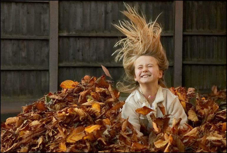 770x520, 72 Kb / ребенок, радость, осень, листья