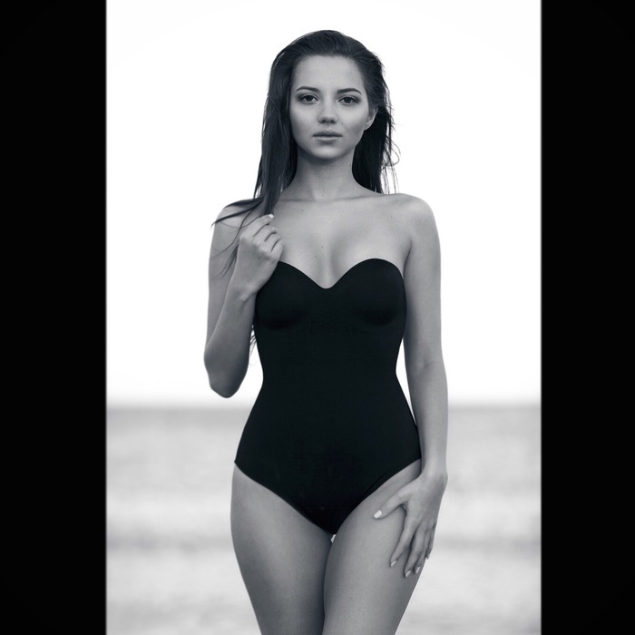 700x700, 51 Kb / женщина, боди, ч/б, Даша Фещенко, ScarlettD