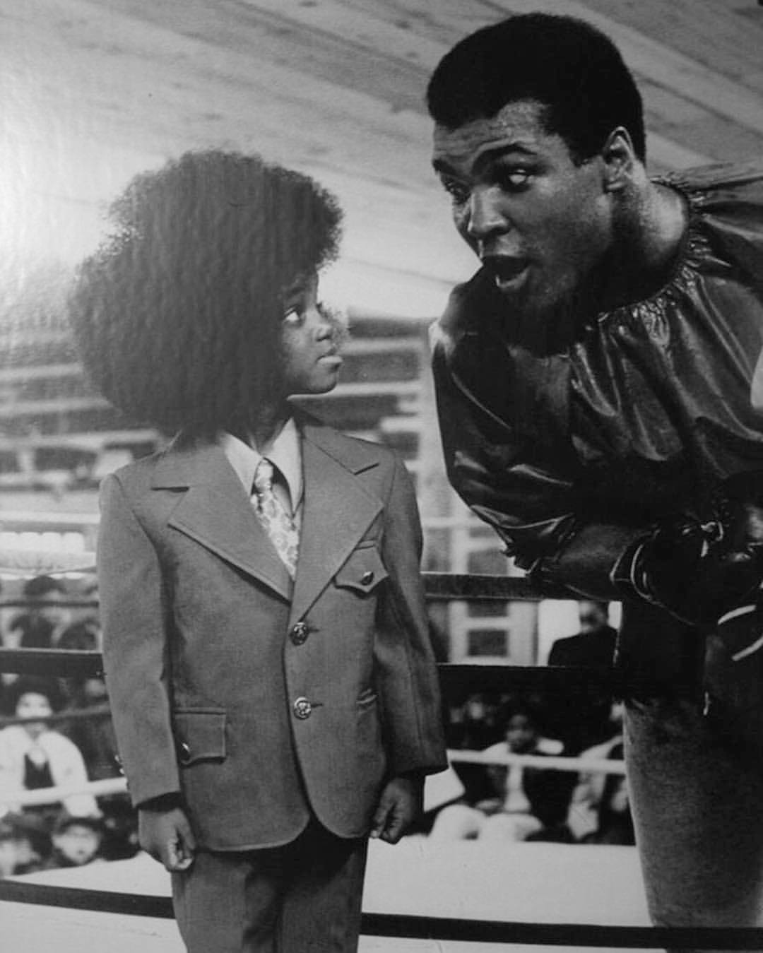 1080x1349, 92 Kb / ч/б, негр, перчатки, бокс, афро, Мухаммед Али, Майкл Джексон, пиджак, ринг