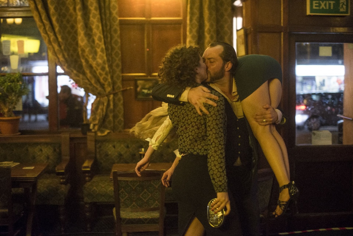 1200x801, 380 Kb / мужчина, женщины, поцелуй, ссобойка