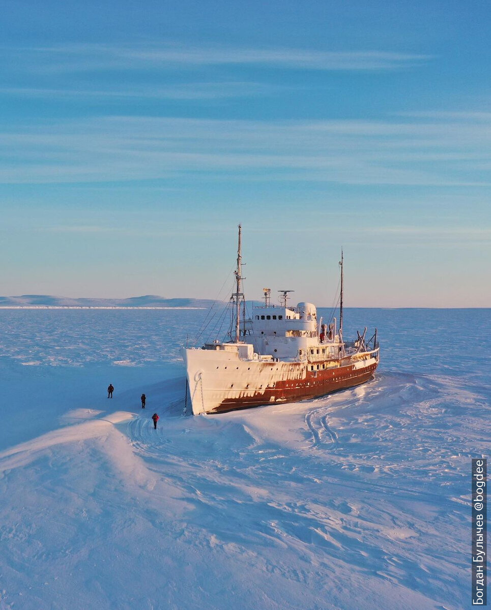 965x1200, 198 Kb / снег, судно, корабль, теплоход, Петродворец, Северный Ледовитый океан, арктика, лед