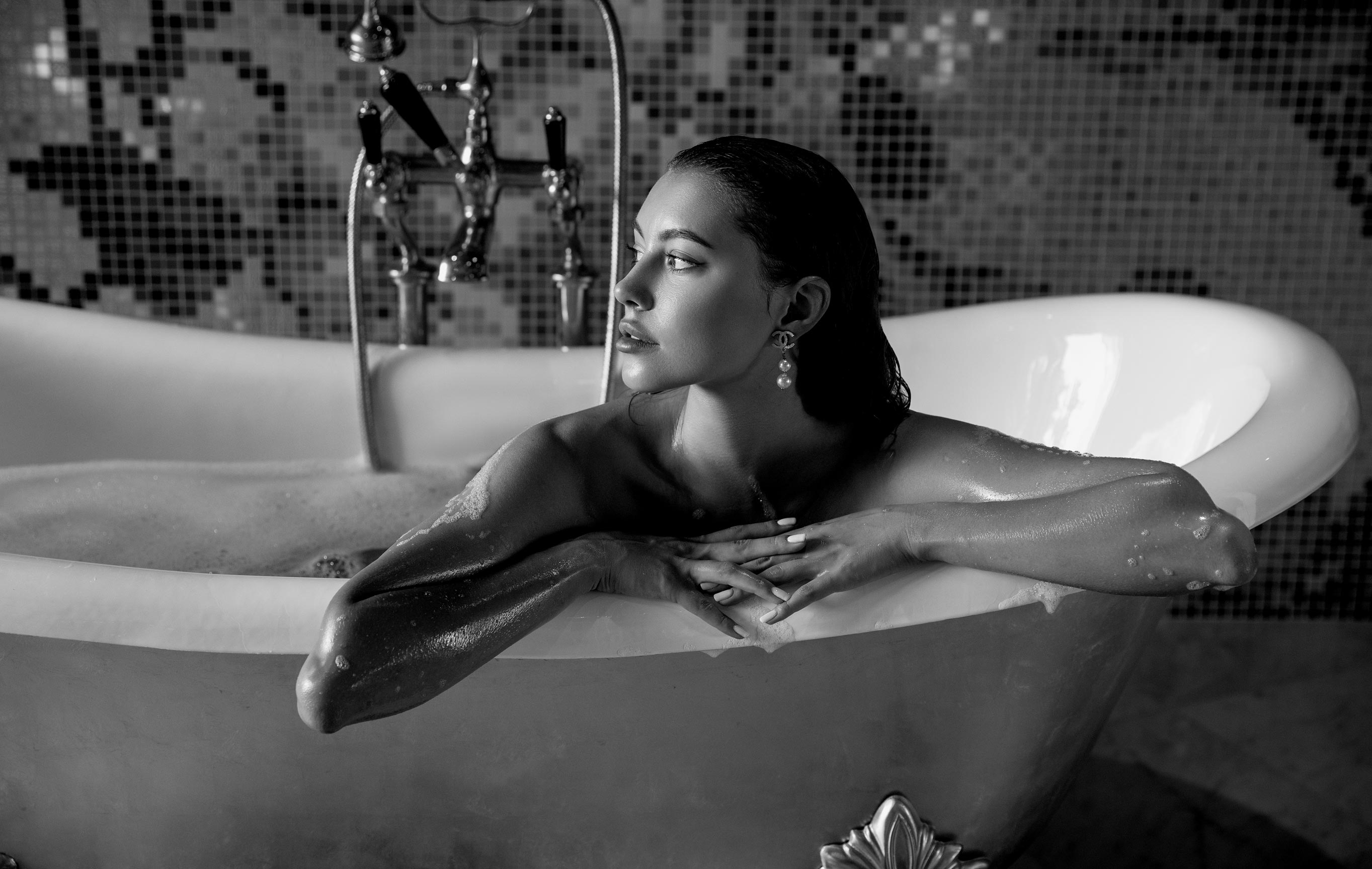 2727x1727, 401 Kb / ванна, ч/б