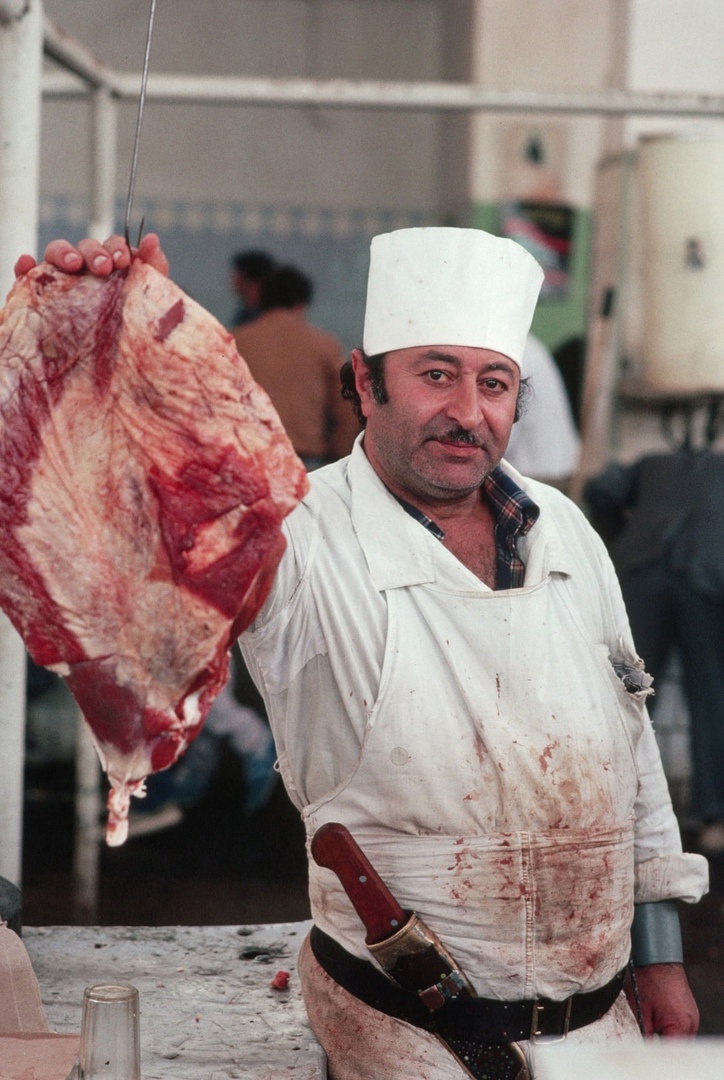 724x1080, 274 Kb / мясо, нож, фартук, мясник, Дэвид Тернли, СССР