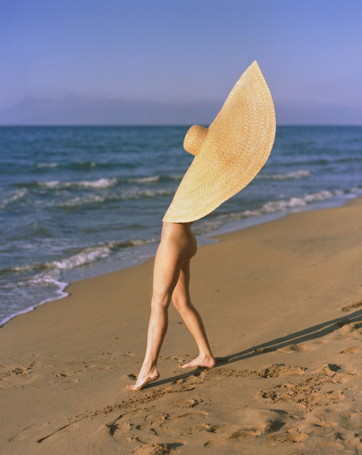 740x929, 187 Kb / Пляж, шляпа, песок, Ивона Александрович