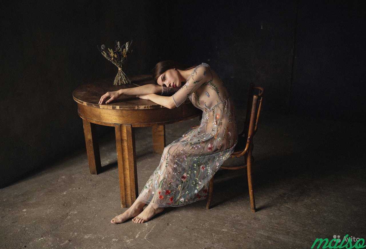 1280x870, 71 Kb / женщина, стул, стол, гербарий, платье, прозрачное