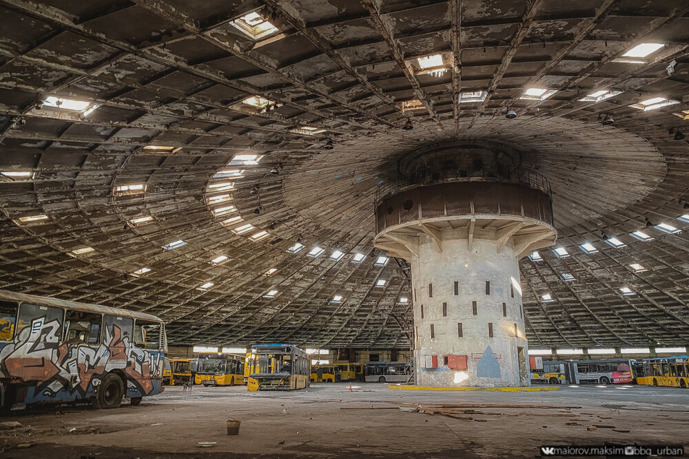 1000x667, 233 Kb / Киев, Украина, заброшка, автопарк, автобус