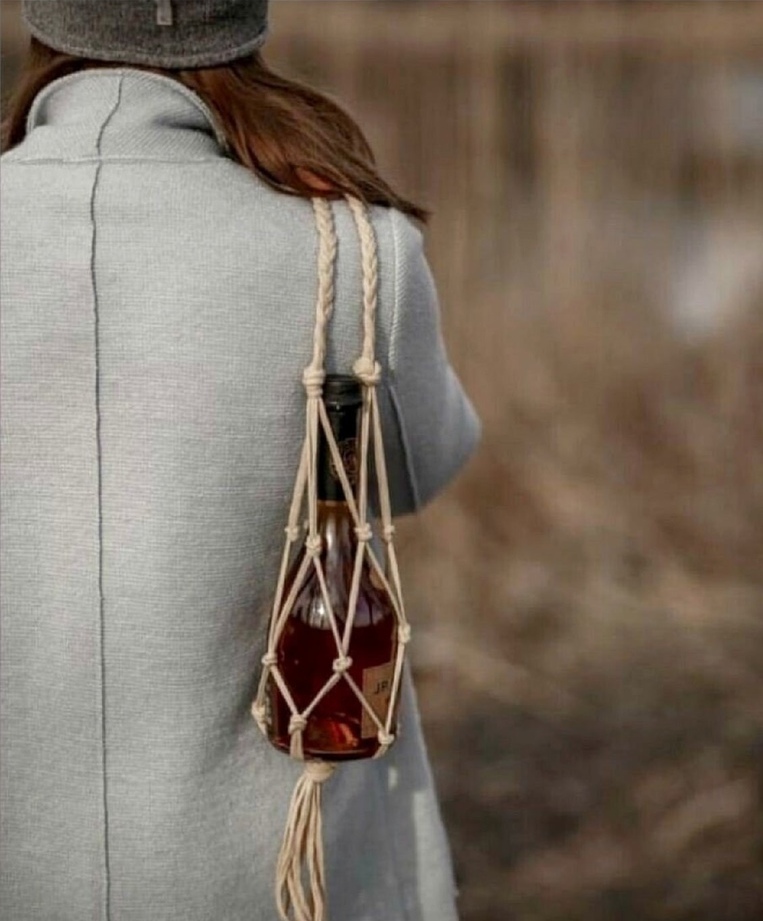 763x921, 173 Kb / коньяк, бутылка, пальто, авоська, сетка