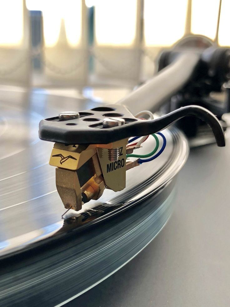 736x981, 120 Kb / игла, звукосниматель, винил, проигрыватель, пластинка