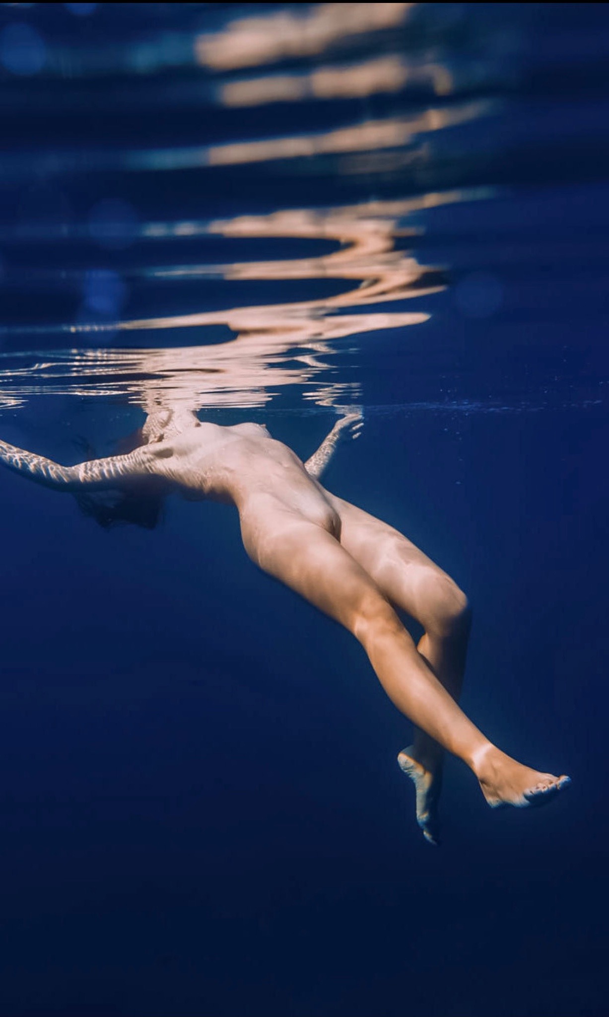 1227x2048, 213 Kb / голая, под водой