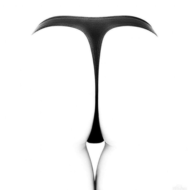 640x640, 21 Kb / стринги, ч/б, засвет