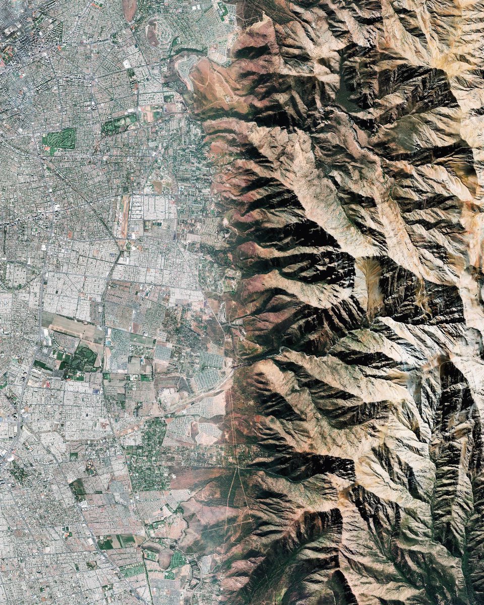 960x1200, 476 Kb / город, горы, рельеф