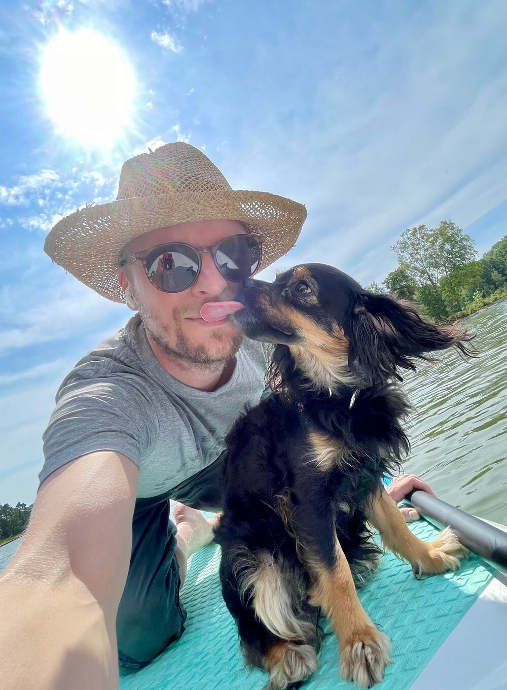 1000x1360, 313 Kb / собака, пес, очки, шляпа, лодка, язык, вода