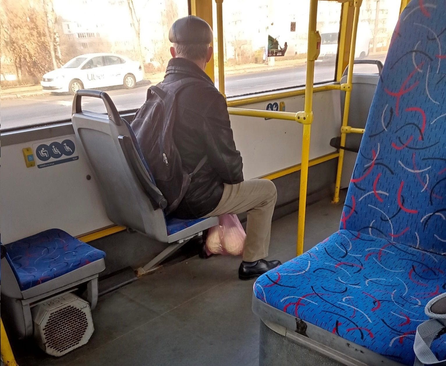 1532x1258, 492 Kb / Автобус, яйца, показалось, капуста, пакет, кочан, рюкзак, кепка