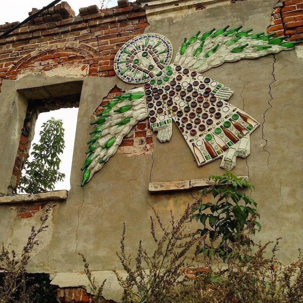 1024x1024, 271 Kb / ангел, бутылки, стена, кирпич