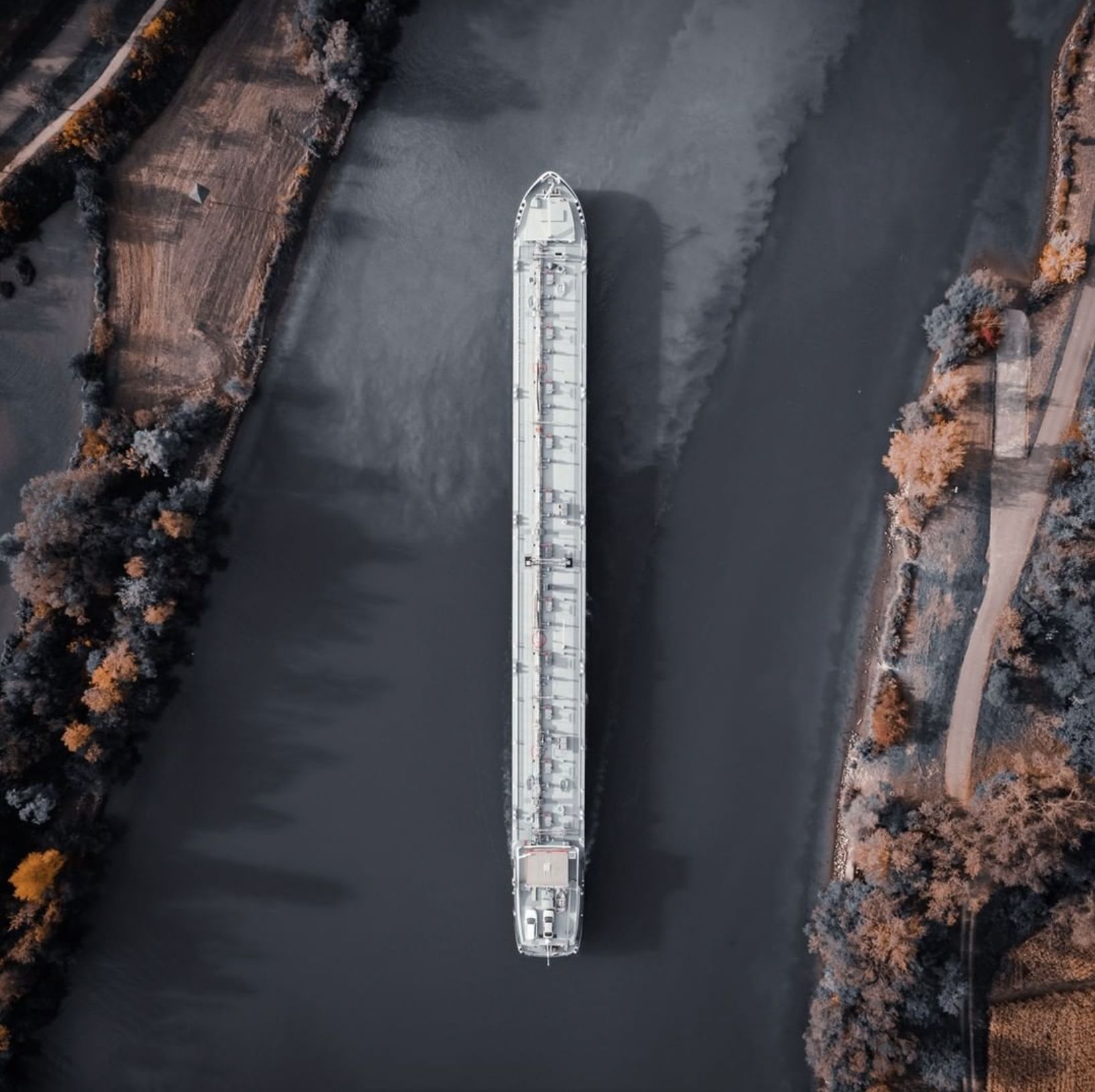 1634x1630, 230 Kb / танкер, канал, река