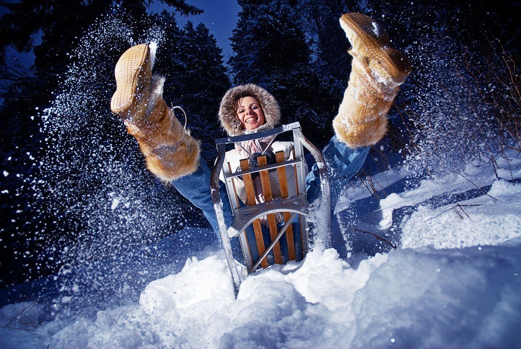 1024x685, 223 Kb / зима, снег, санки, девушка, сапоги, джинсы