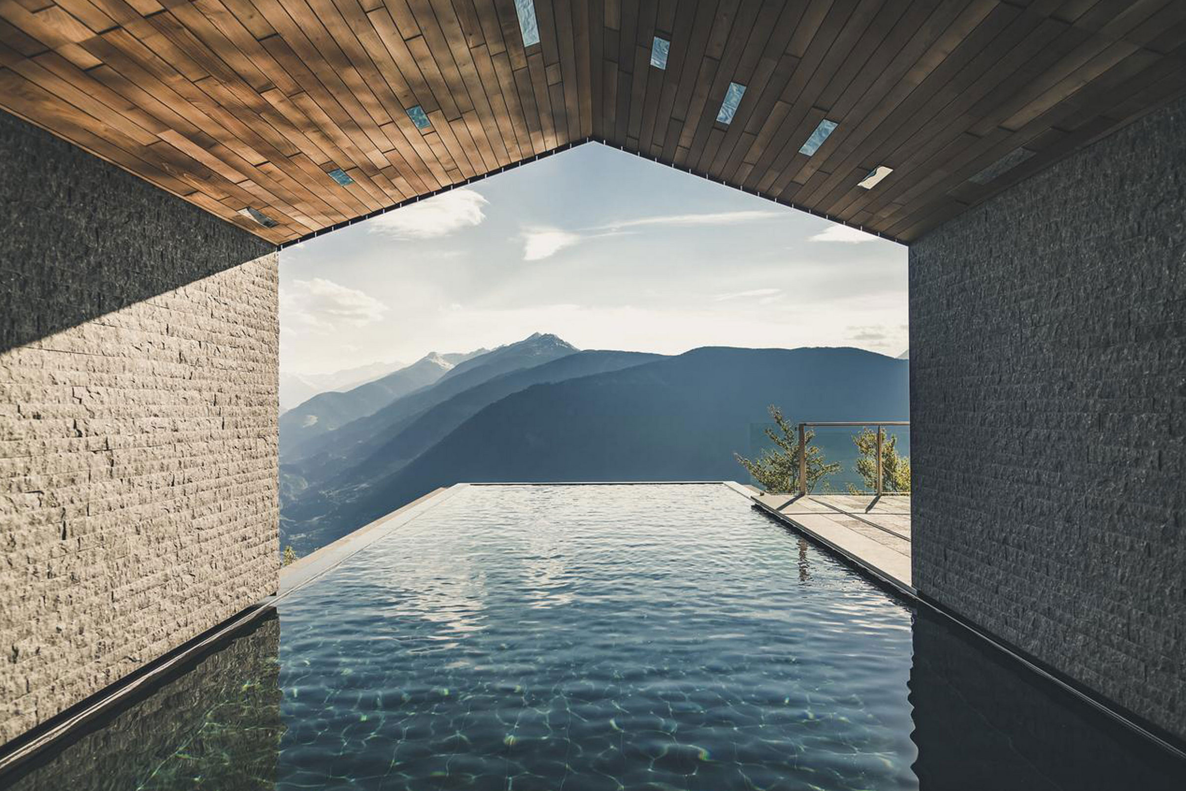 2408x1606, 632 Kb / бассейн, горы