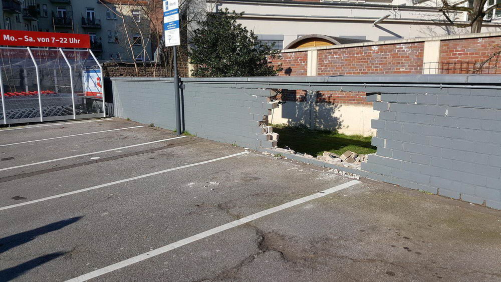 1000x563, 287 Kb / стоянка, брешь, стена