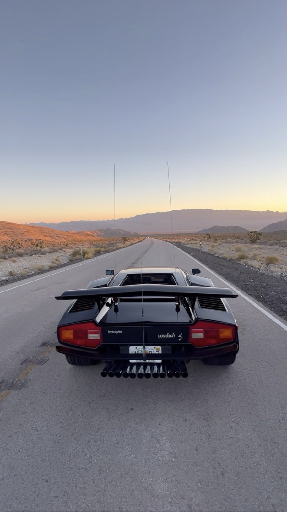 914x1630, 189 Kb / автомобиль, классика, ретро, ламборгини каунтач, Lamborghini Countach