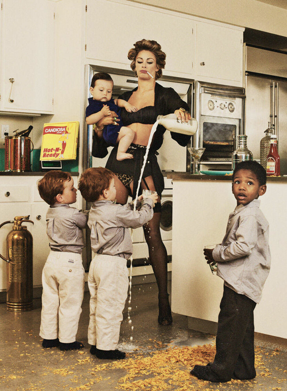 1000x1363, 410 Kb / молоко, близнецы, кухня, сигарета