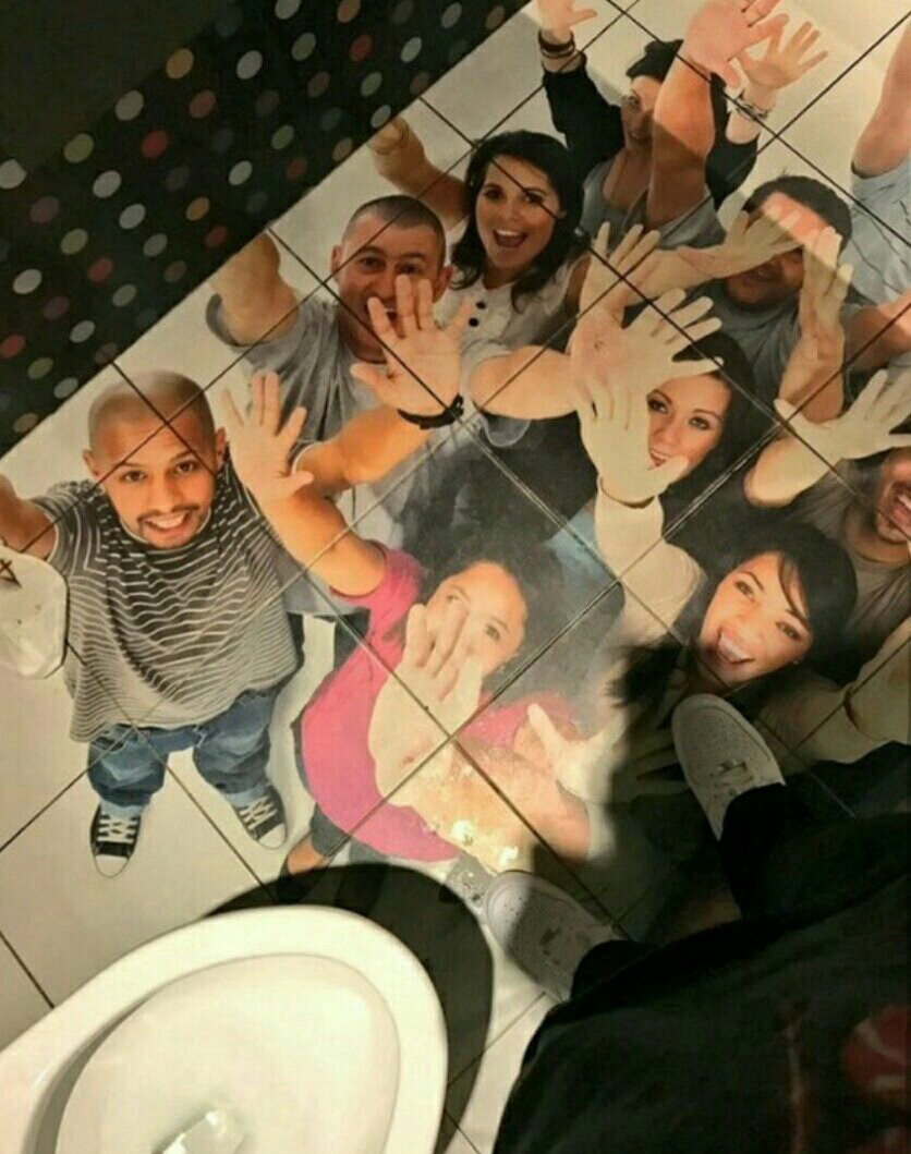 836x1059, 394 Kb / Унитаз, кафель, фотография, привет, туалет