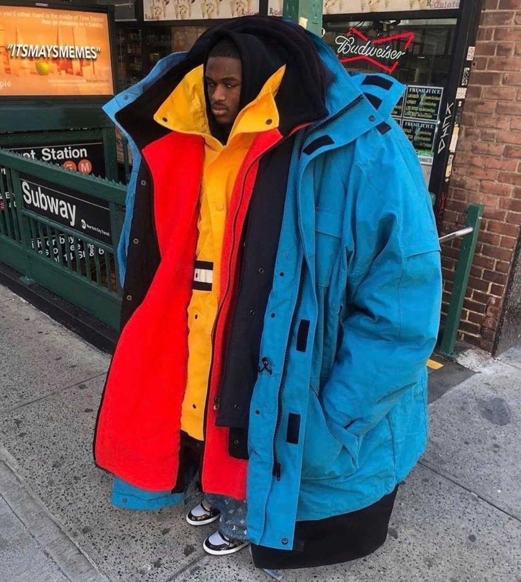 1074x1200, 247 Kb / Негр, замёрз, куртка, метро, оверсайз