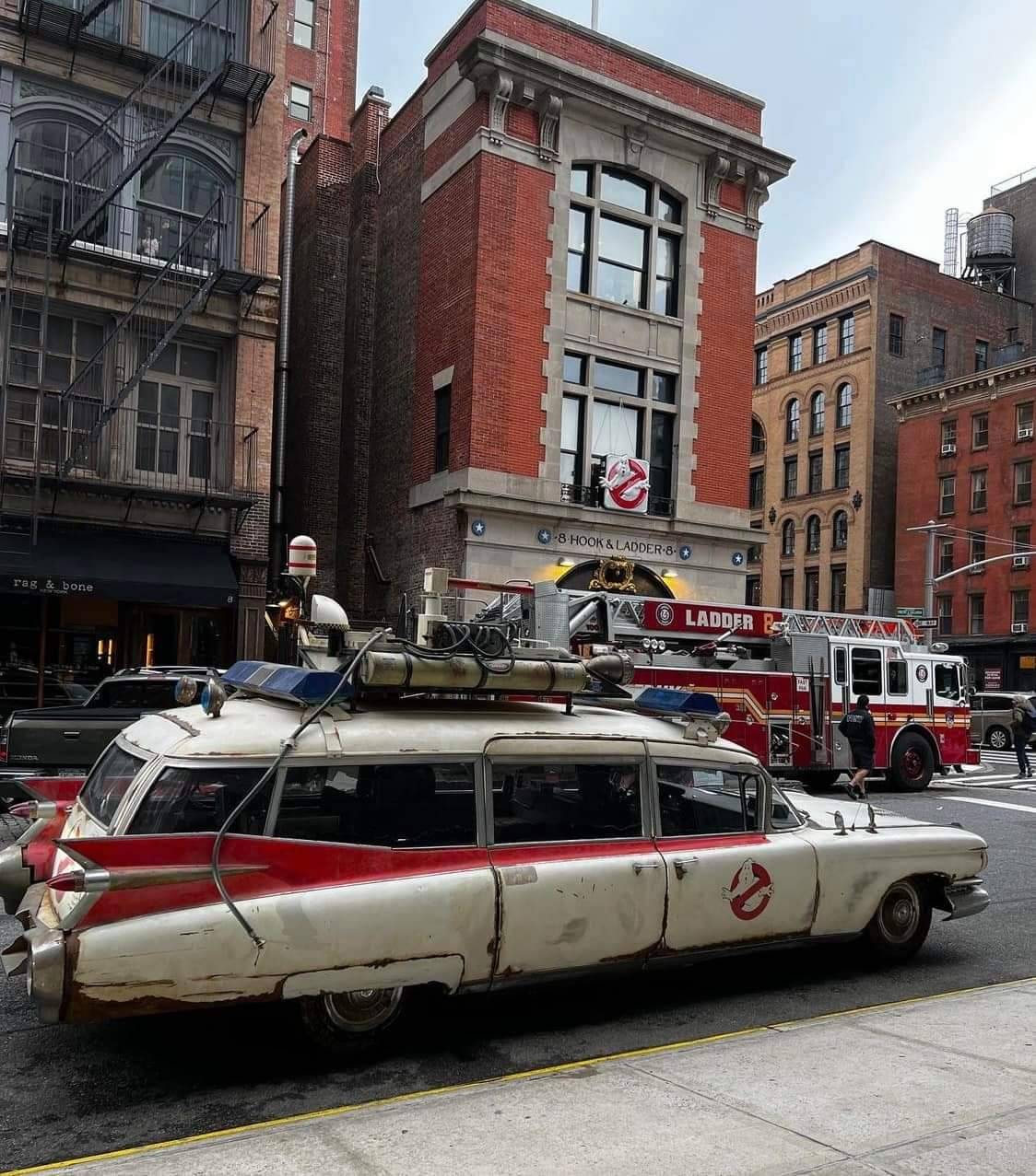 1124x1277, 206 Kb / автомобиль, классика, ретро, Охотники за привидениями, пожарная, машина, пожарка, Ghostbusters