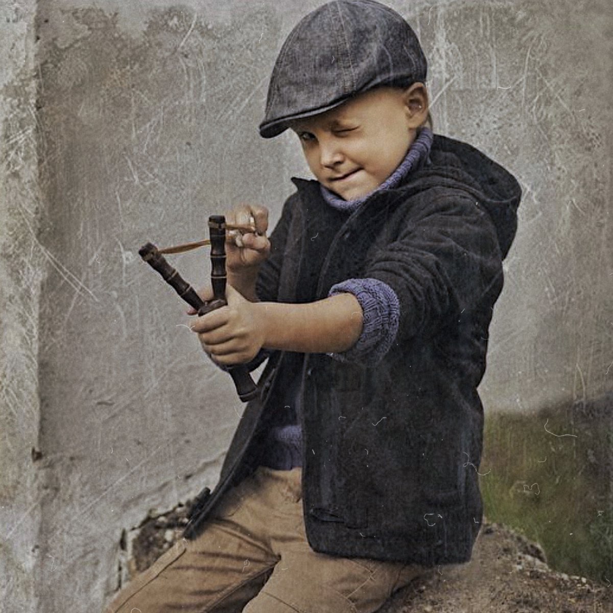 1200x1200, 221 Kb / Мальчик, рогатка, кепка