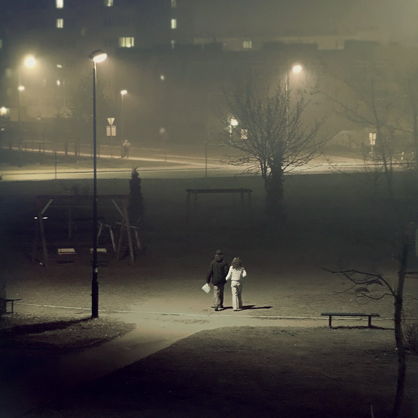 600x600, 49 Kb / пара, прогулка, фонари, вечер