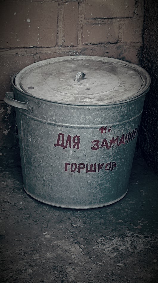 530x945, 158 Kb / безысходность, бак, для горшков