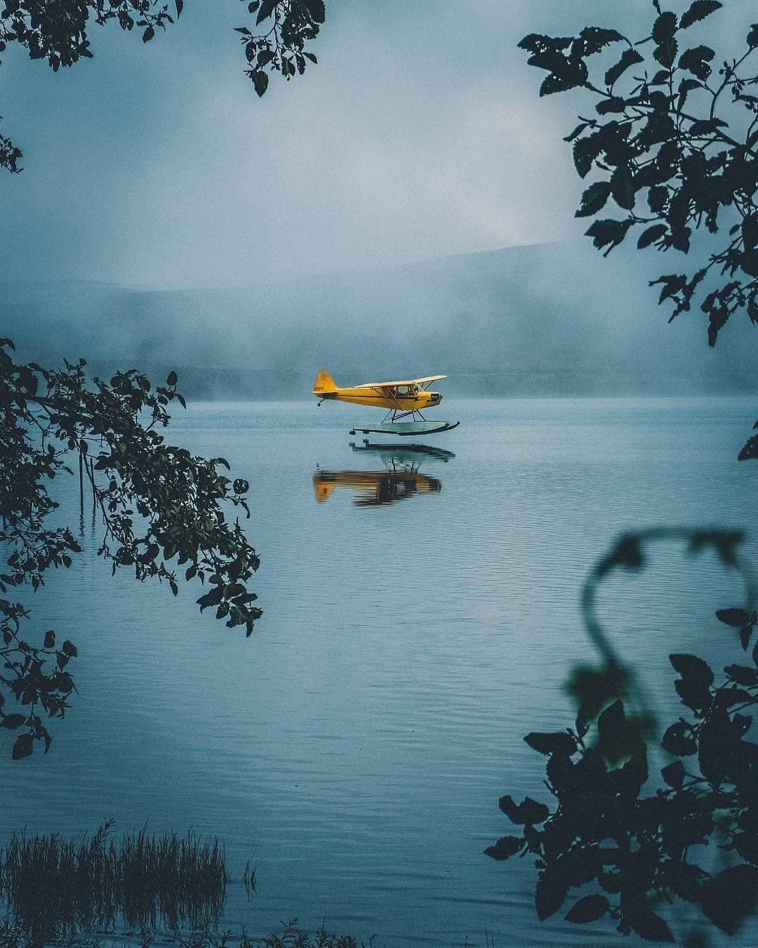1080x1350, 365 Kb / гидросамолет, озеро, туман, горы, Калифорния