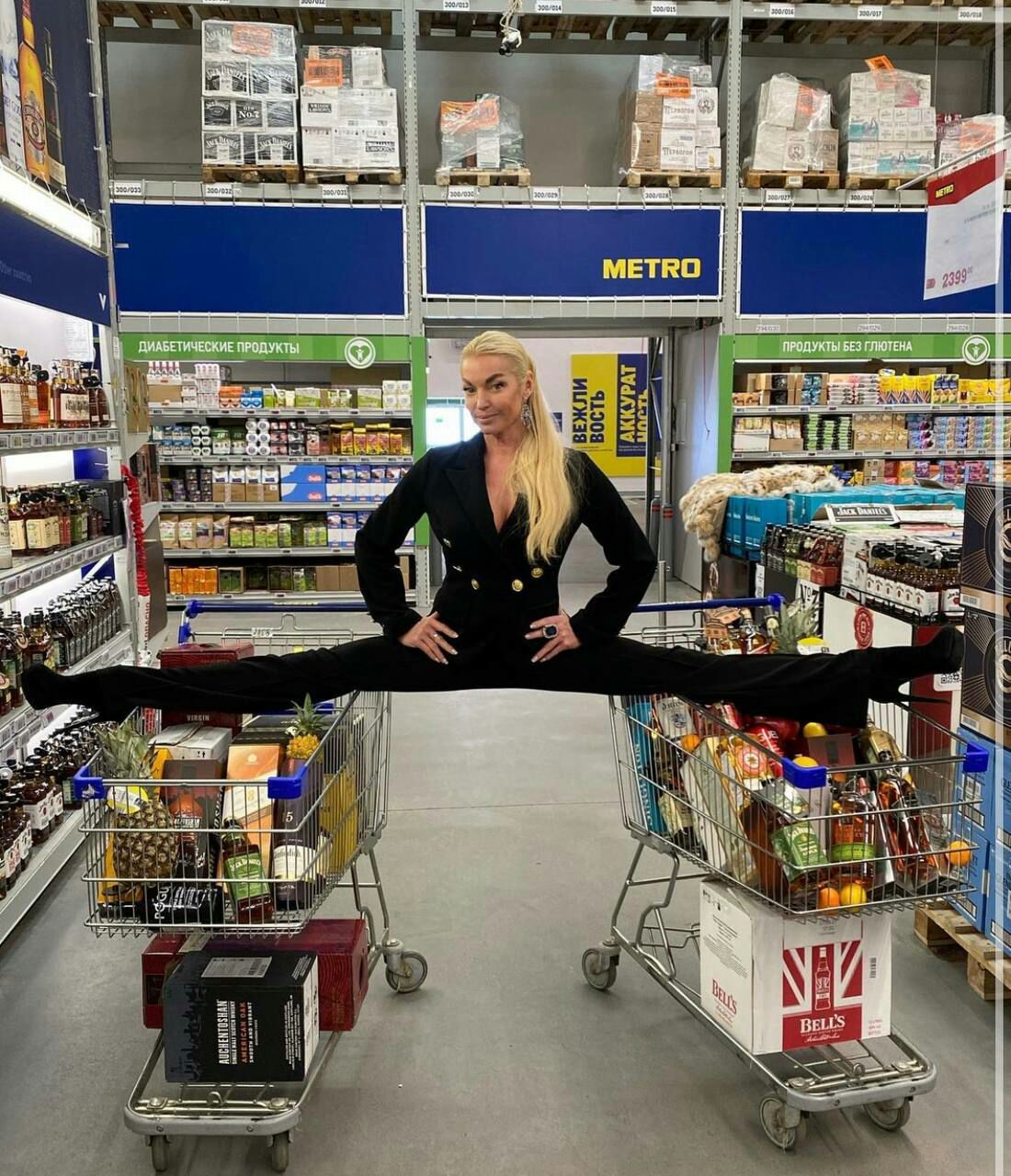 1100x1280, 280 Kb / Метро, продукты, тележки, Волочкова, шпагат