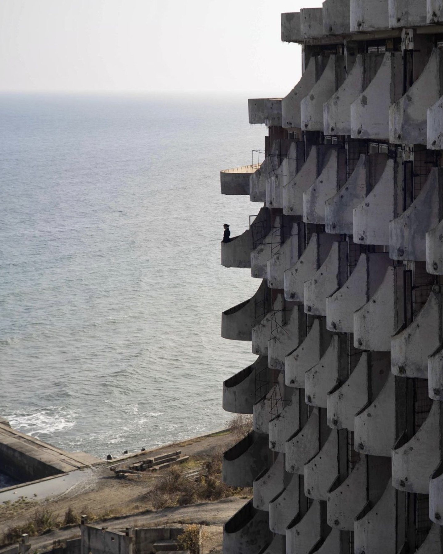 1436x1796, 407 Kb / море, берег, балкон, пирс, причал, Морское, пансионат, Новолипецкий металлург