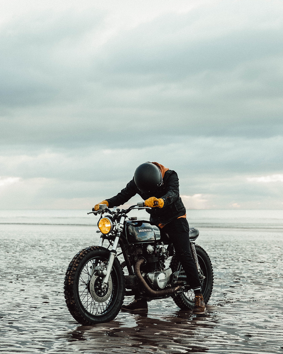 1080x1350, 519 Kb / мотоцикл, вода, Honda, CB350, кастом, cafe racer